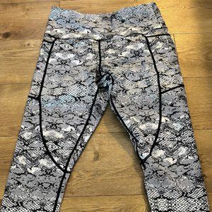 Zyia Cobra Metallic Cropped Snake Print Leggings Size 6-8